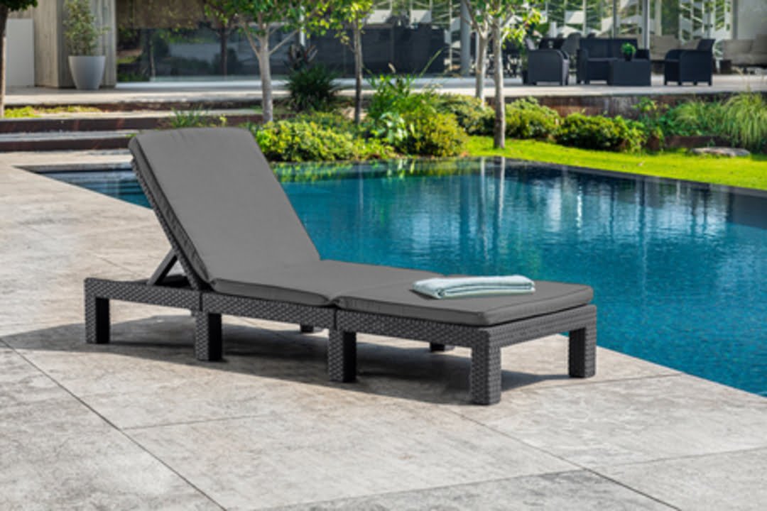 17211632_Daytona_Deluxe_graphite_PC_cool_grey_lifestyle_8_3_6