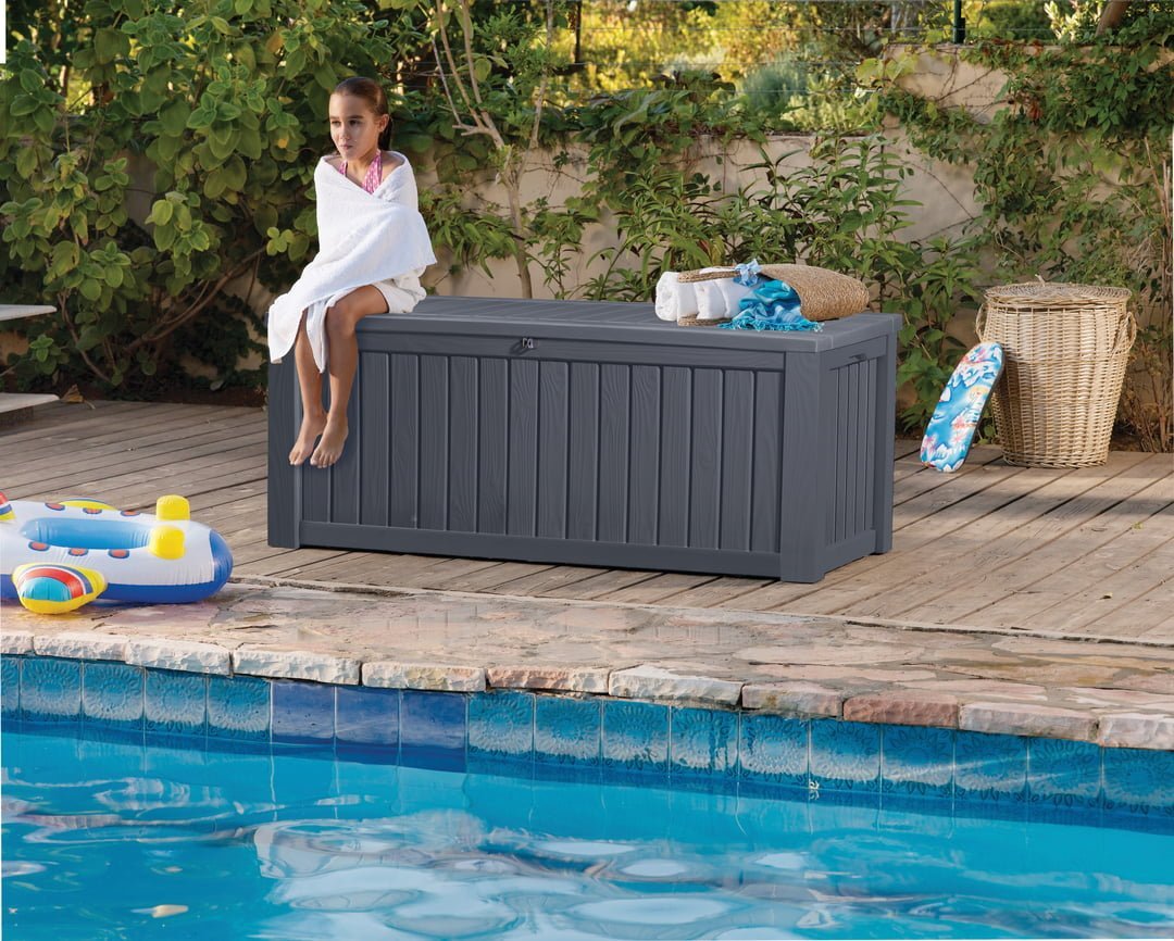 Rockwood_Grey_Girl_and_Pool_12 (1)